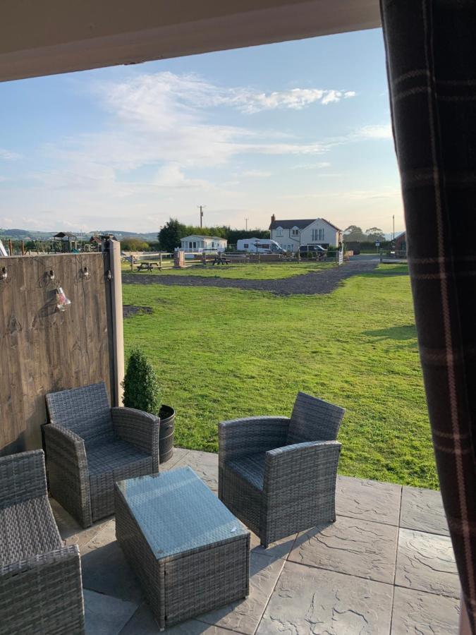 Dolafon Farm Luxury Glamping Cabin With Hot Tub St Asaph Εξωτερικό φωτογραφία