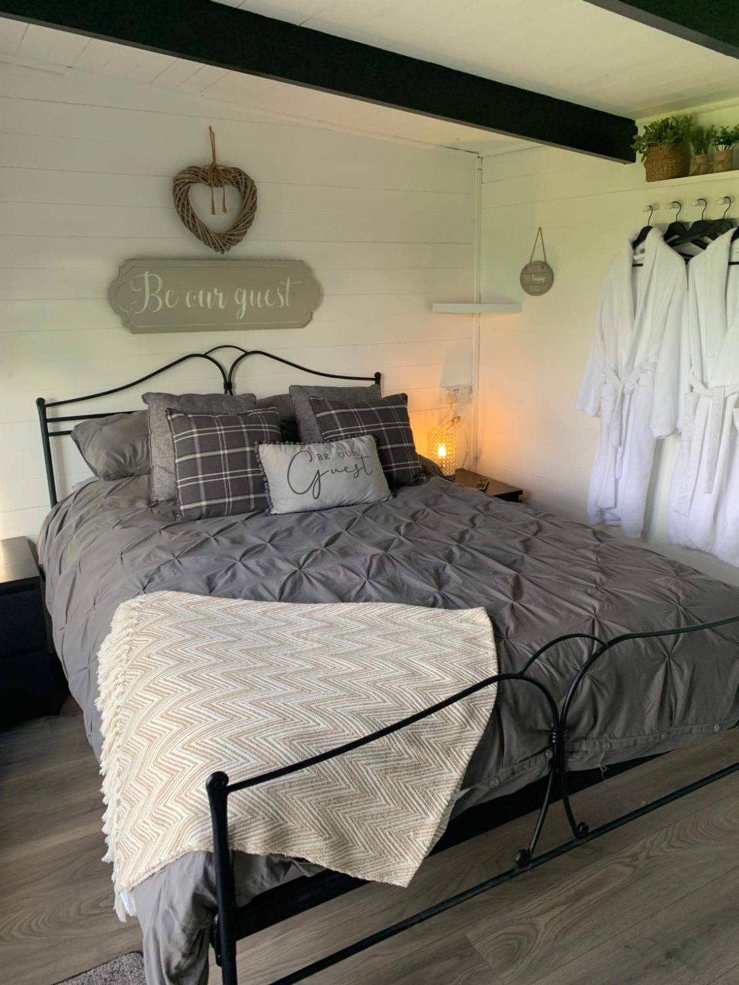 Dolafon Farm Luxury Glamping Cabin With Hot Tub St Asaph Εξωτερικό φωτογραφία